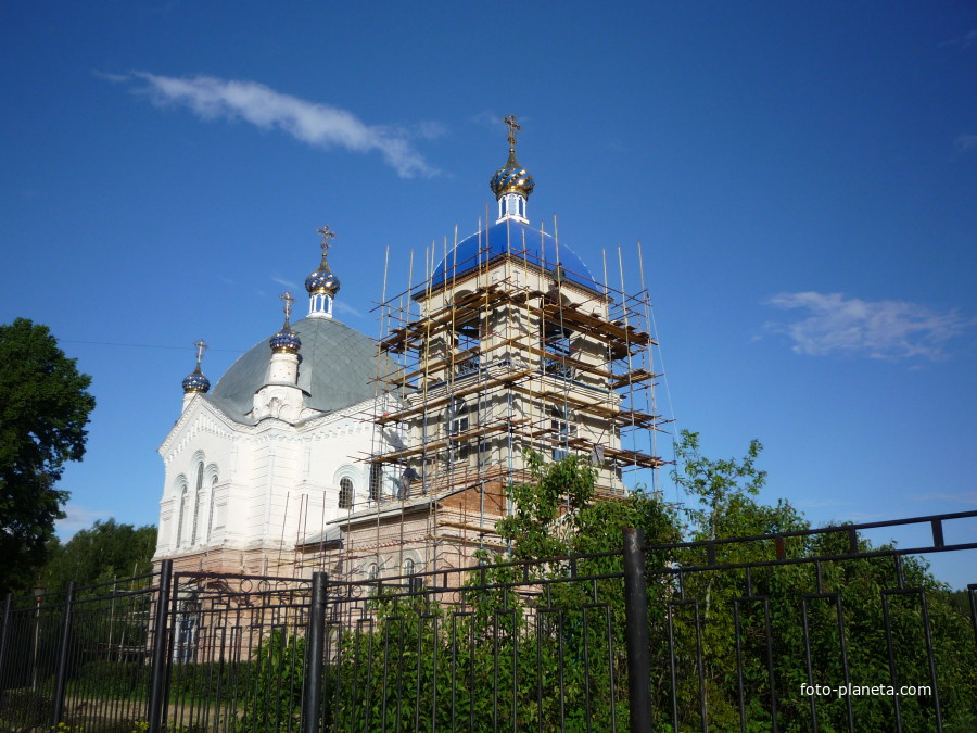 Церковь на правом берегу Угры
