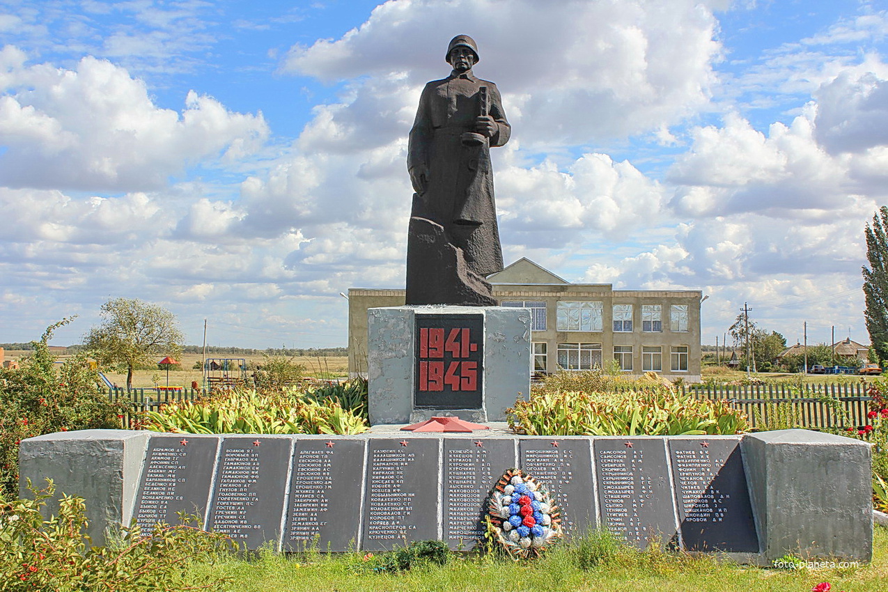 мемориал павшим в ВОВ односельчанам