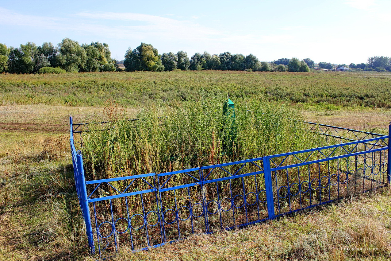 братская могила советских военнопленных (800 человек)