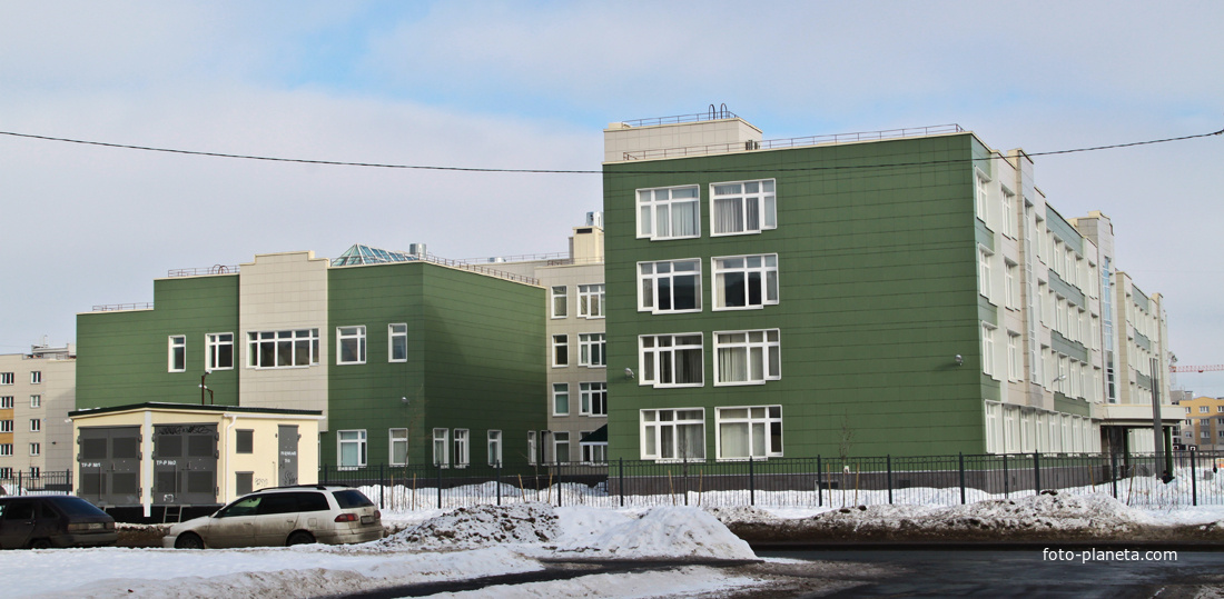 В Славянке. Школа.