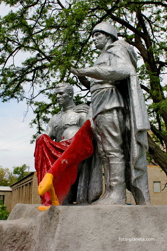 памятник павшим воинам- освободителям станицы