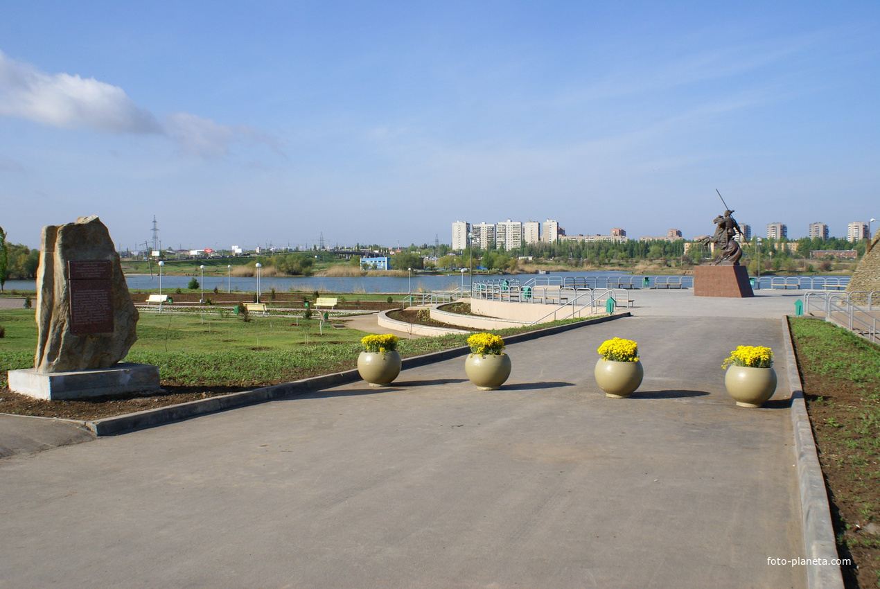 Набережная - памятник генералу Бакланову