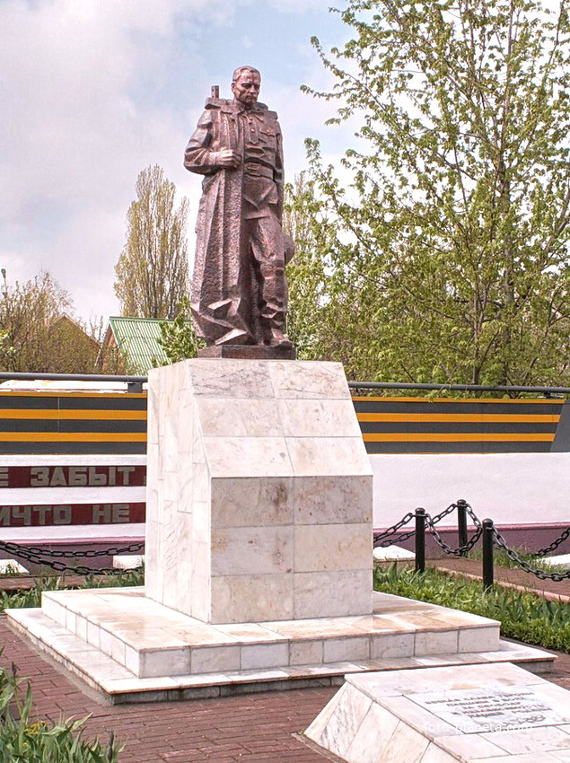 памятник павшим воинам в Красном Яру