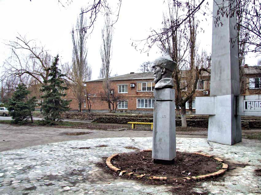 памятник Дзержинскому на площади Дзержинского