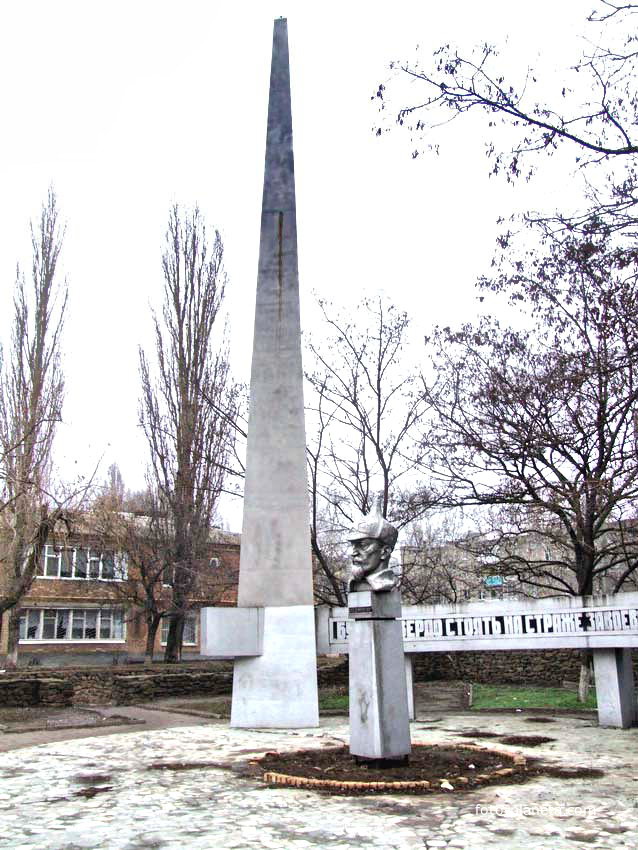 памятник Дзержинскому на площади Дзержинского