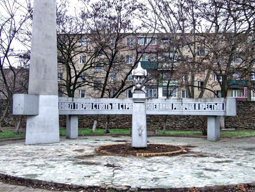 памятник Дзержинскому на площади Дзержинского