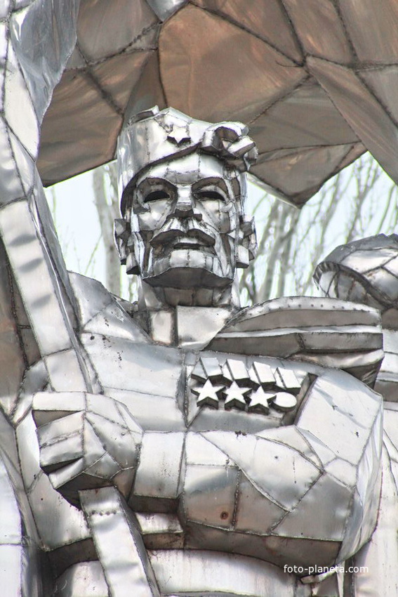 Памятник солдату -победителю в парке Победы