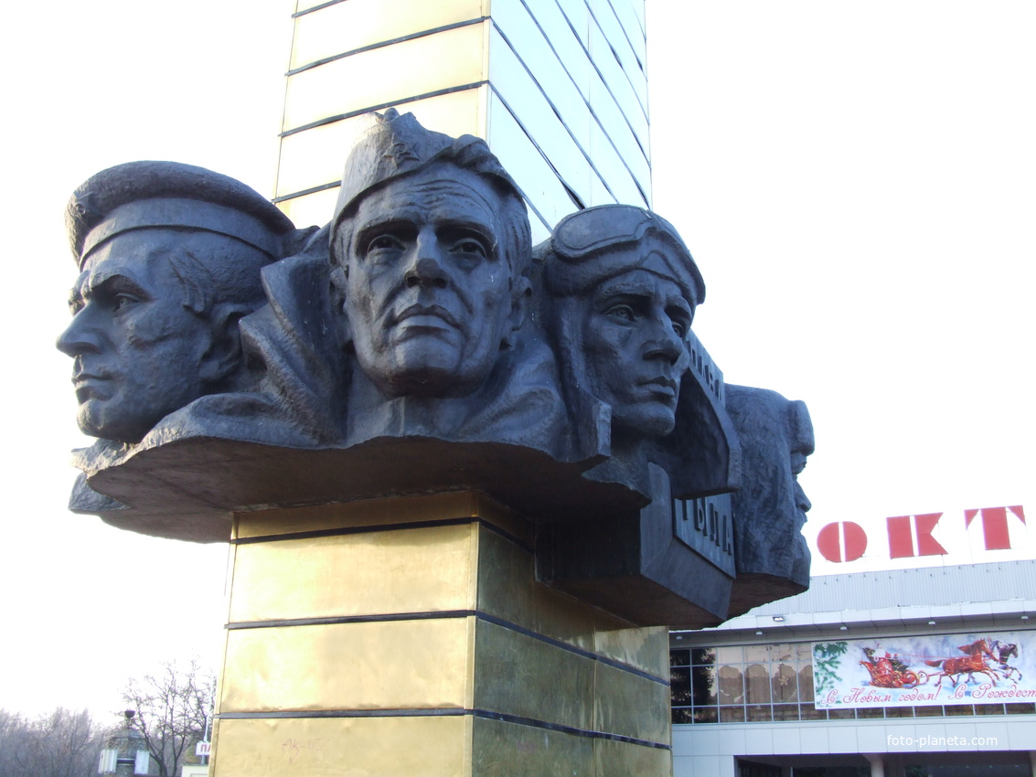 памятник на пл. Победы