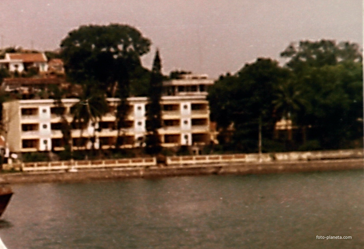 Халонг, отель на берегу залива