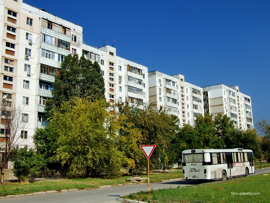 Октябрьское шоссе, 5