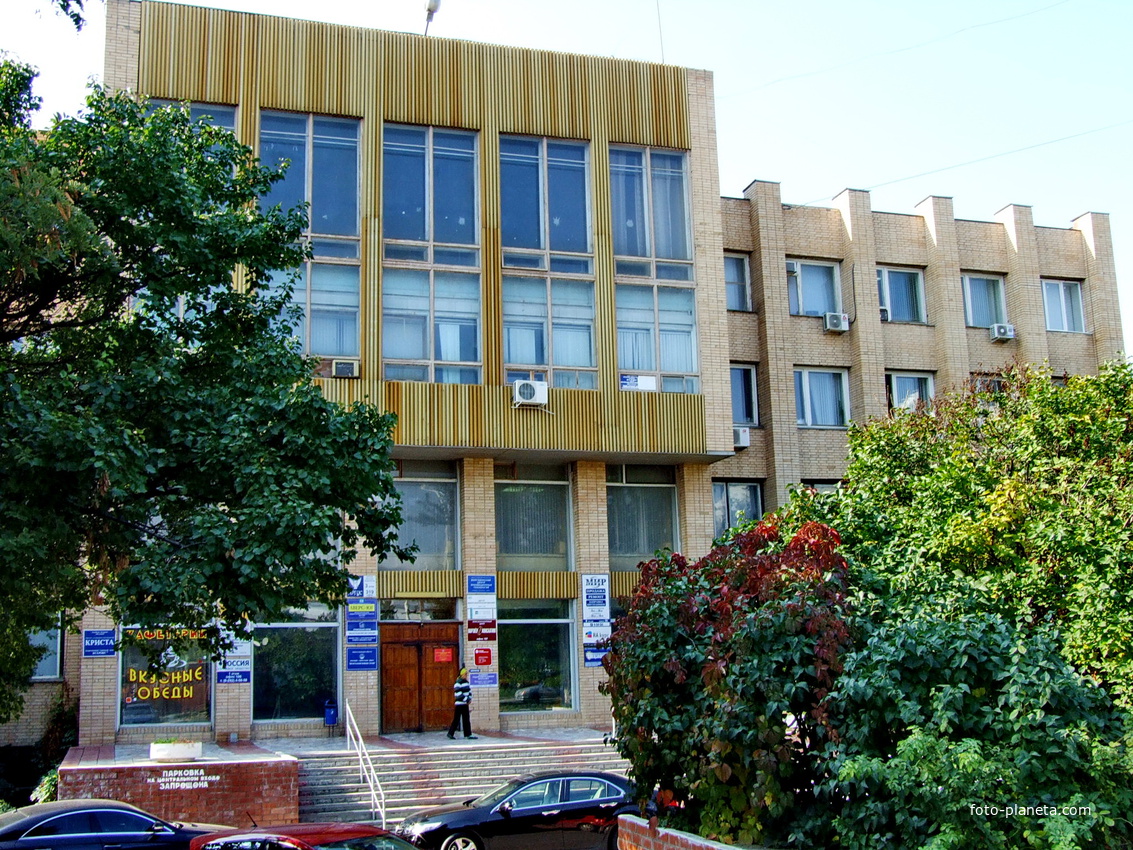 ул. Энтузиастов, 3.  Здание бывшего треста &quot;Волгодонскстрой&quot;