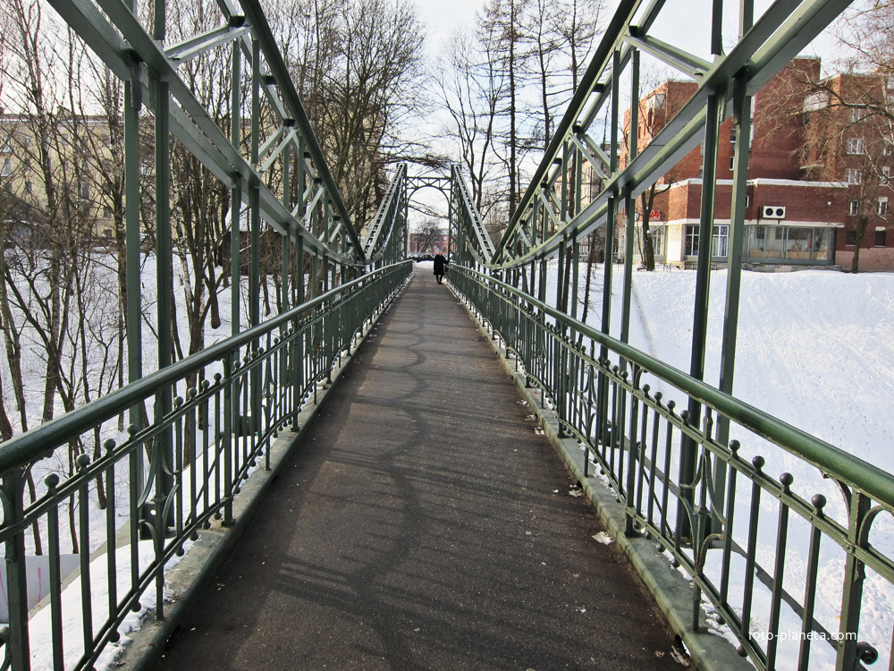 Овражный парк в кронштадте. Макаровский мост кронштадт. Пешеходный мост в кронштадте. Подвесной мост в кронштадте. Кронштадт достопримечательности макаровский мост.