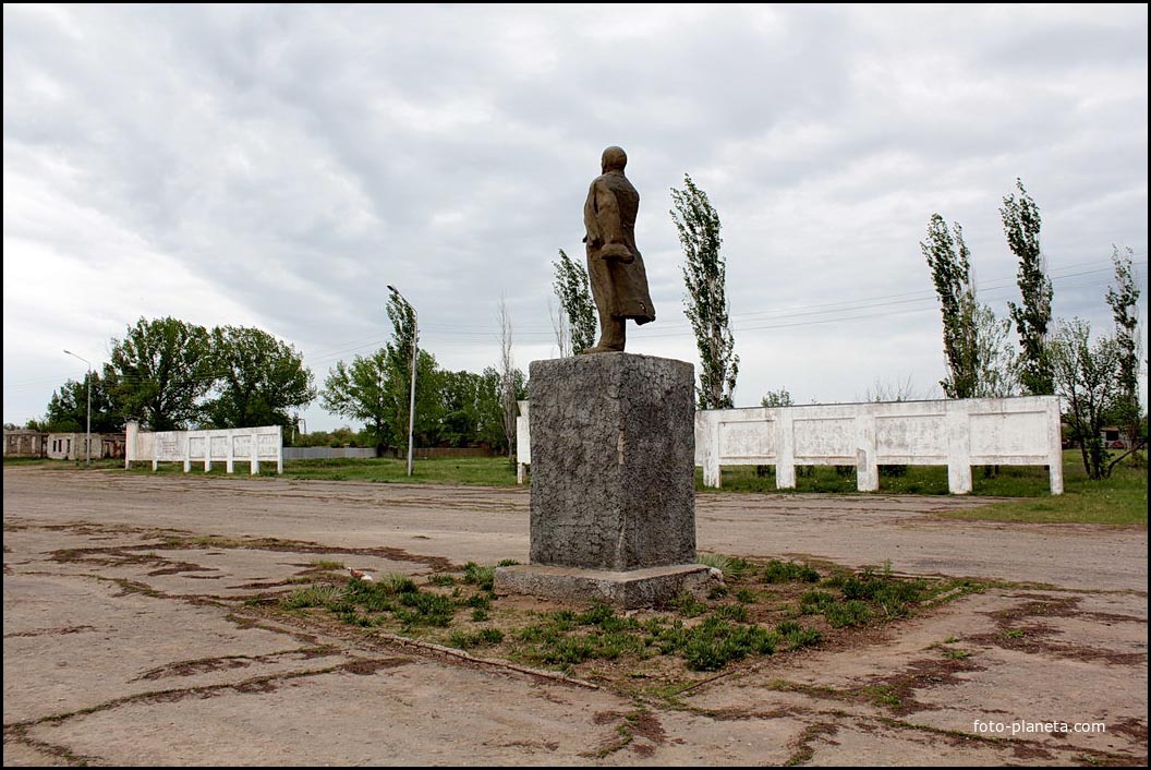 площадь и памятник Ленину
