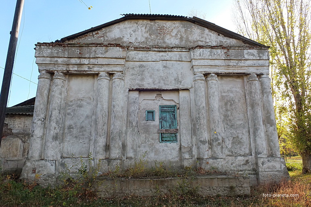Здание храма Покрова Пресвятой Богородицы (бывшего) Здание частично используется под кочегарку