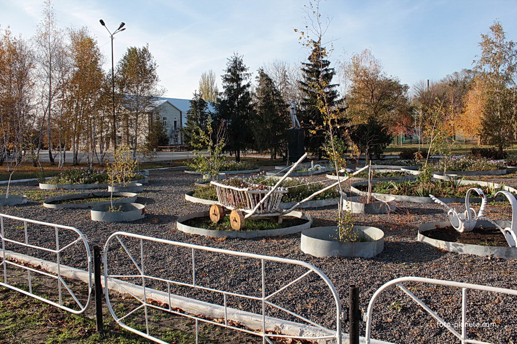 в сквере у дК