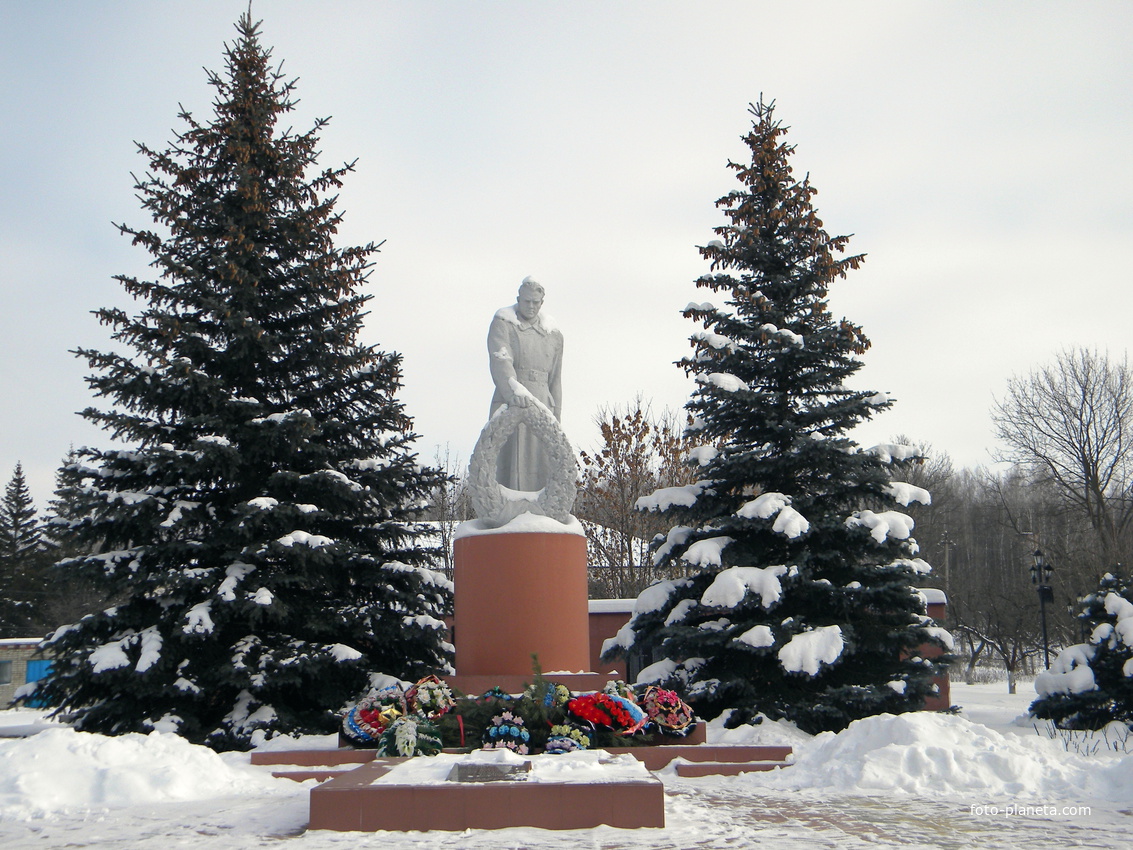 Братская могила 49 советских воинов