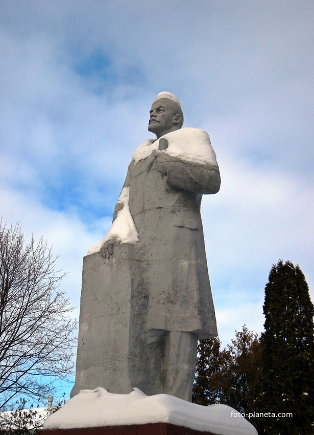 Памятник В.И. Ленину.
