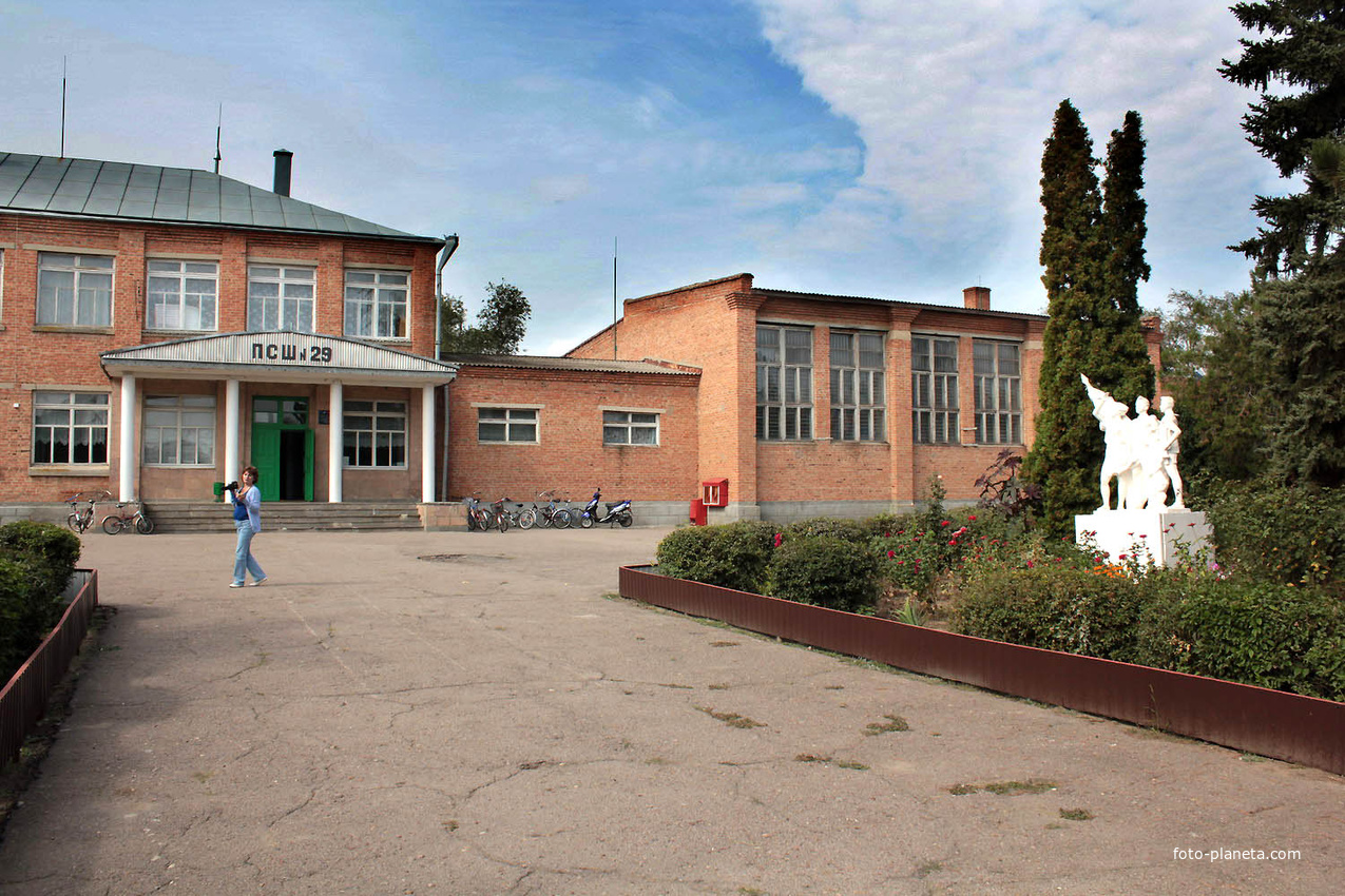 школа и спортивный зал
