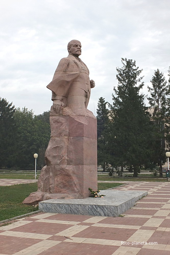 памятник Ленина
