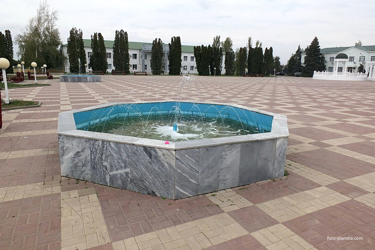 фонтан- вид на площадь