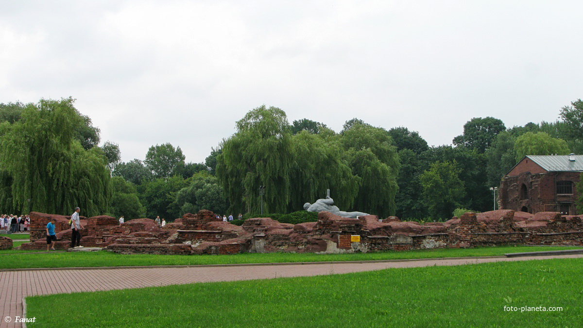 Вид на руины Белого дворца