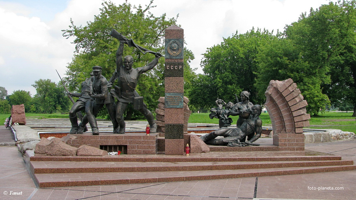 Скульптурная композиция героям границы, женщинам и детям вблизи Тереспольских ворот