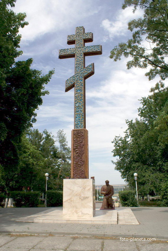 Поклонный крест на троицкой площади