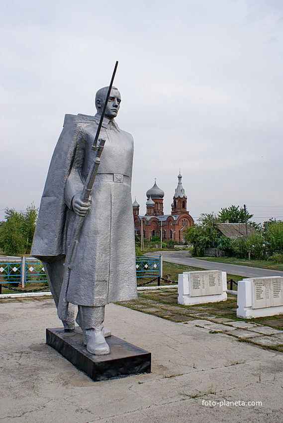 памятник павшим односельчанам в ВОВ