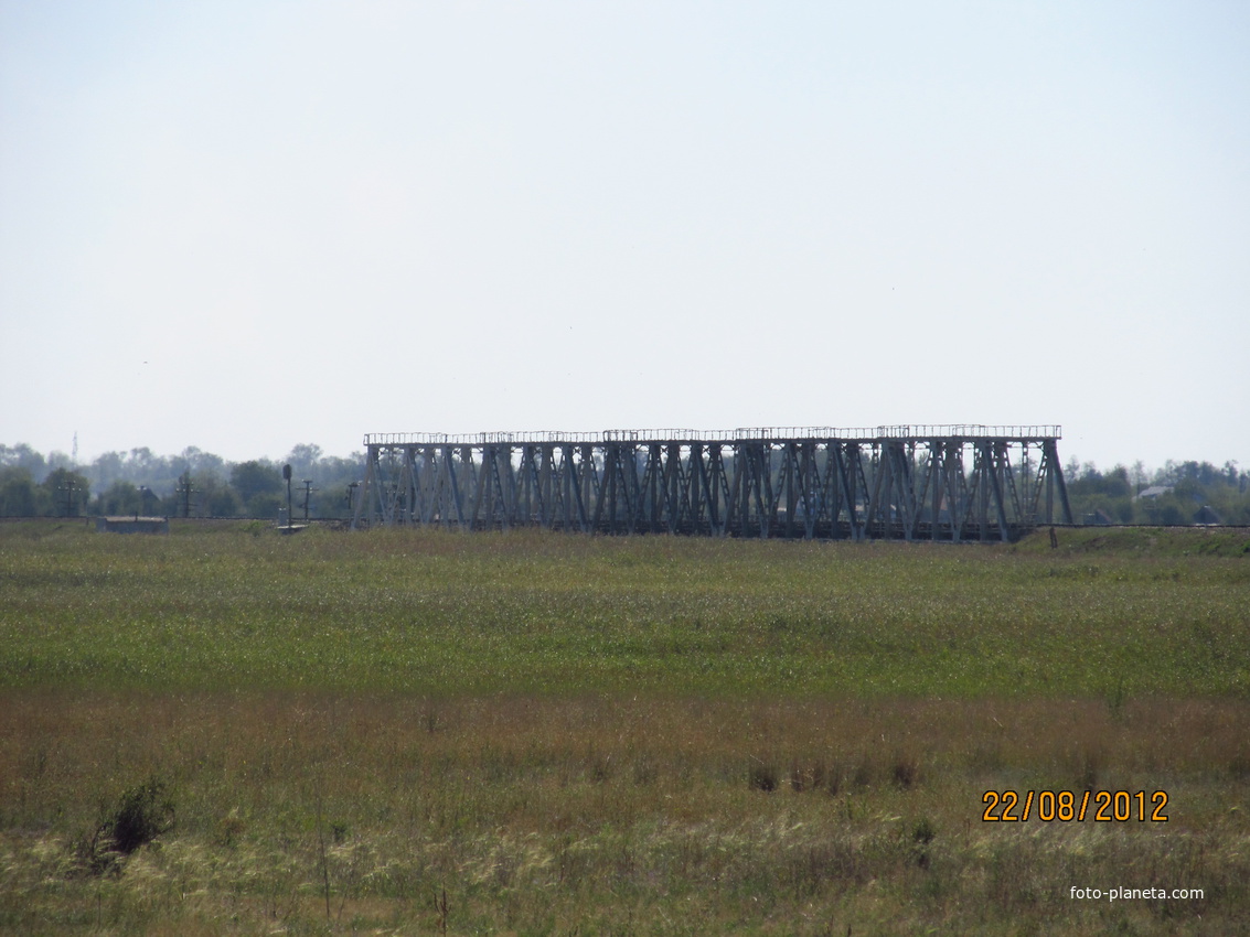ЖД мост через речку Молочная у села Троицкое