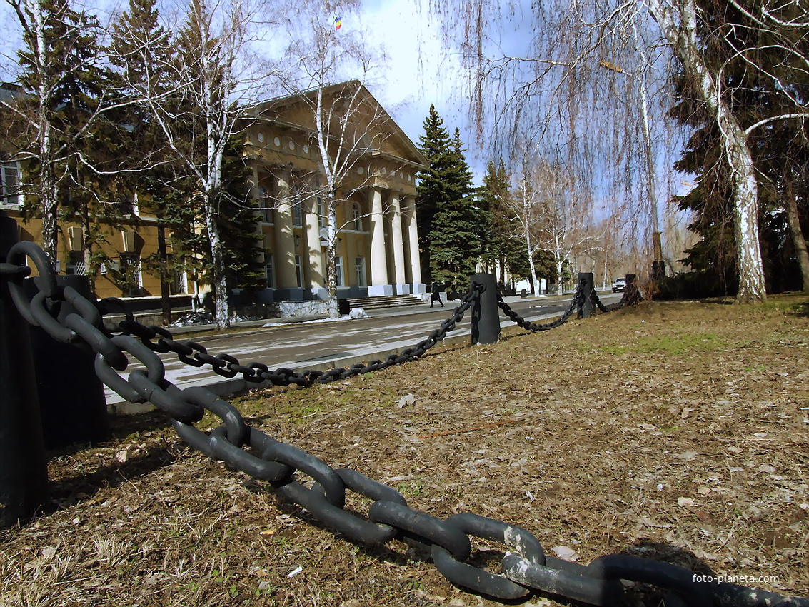 администрация и сквер