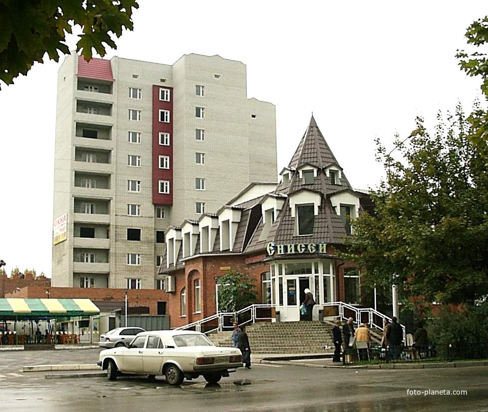 магазин "Енисей" на 30-лет Победы