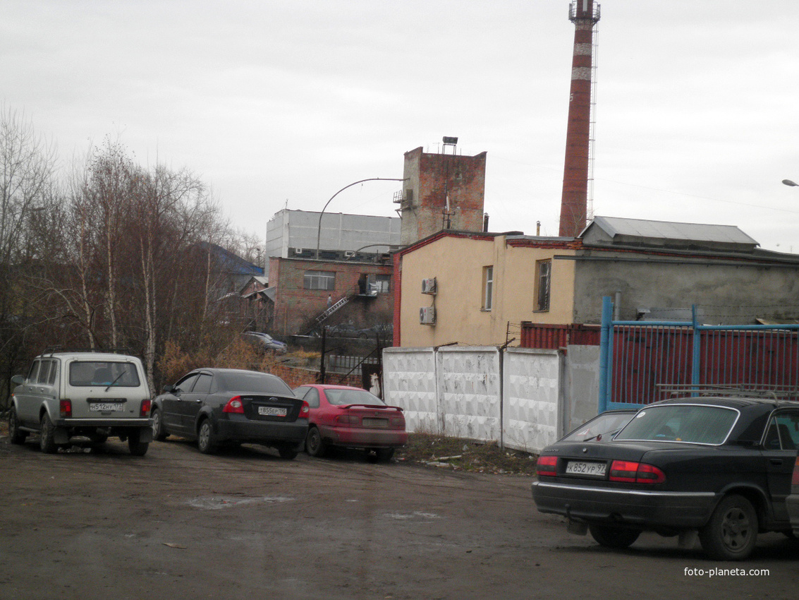 Территория бывшего стекольно завода основаного в 1909 году.