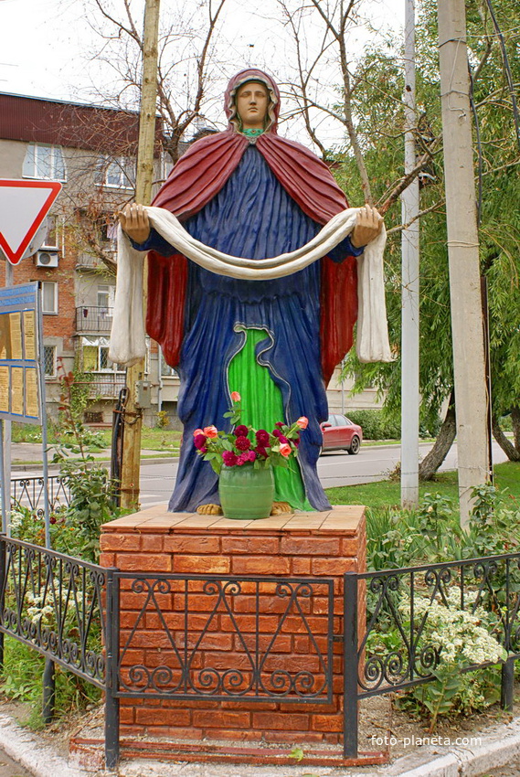 Никольская церковь (Таганрог)  Этот храм - единственный из восстановленных храмов, находящийся в самой старой, портовой части города. За три века храм пережил многое.