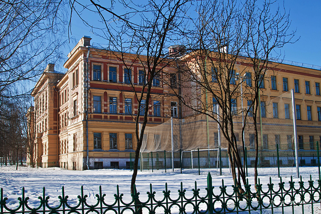 Школа № 500 на улице Госпитальной