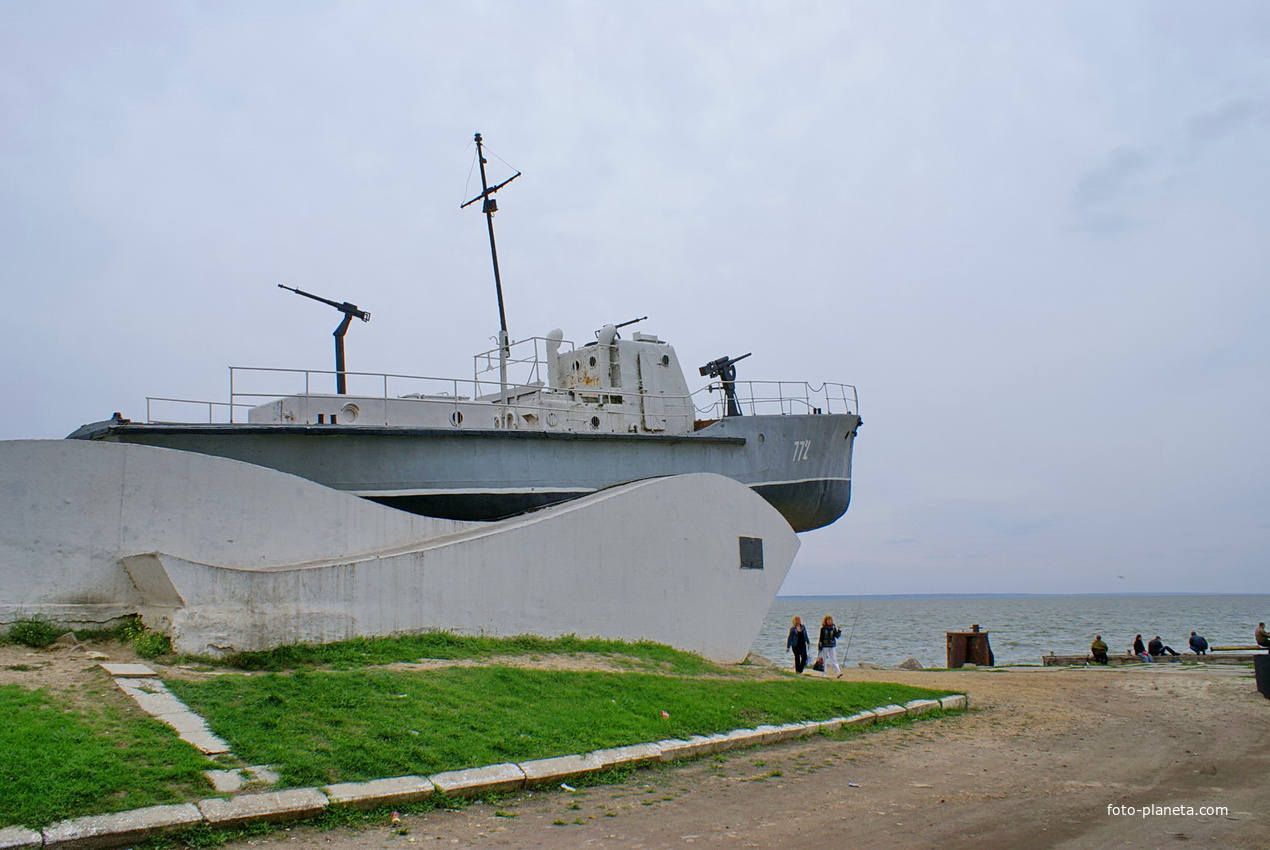 Памятник &quot;Морякам, участникам боёв за Таганрог в Великой Отечественной войне от благодарных таганрожцев&quot;