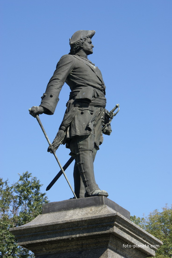 Памятник Петру1