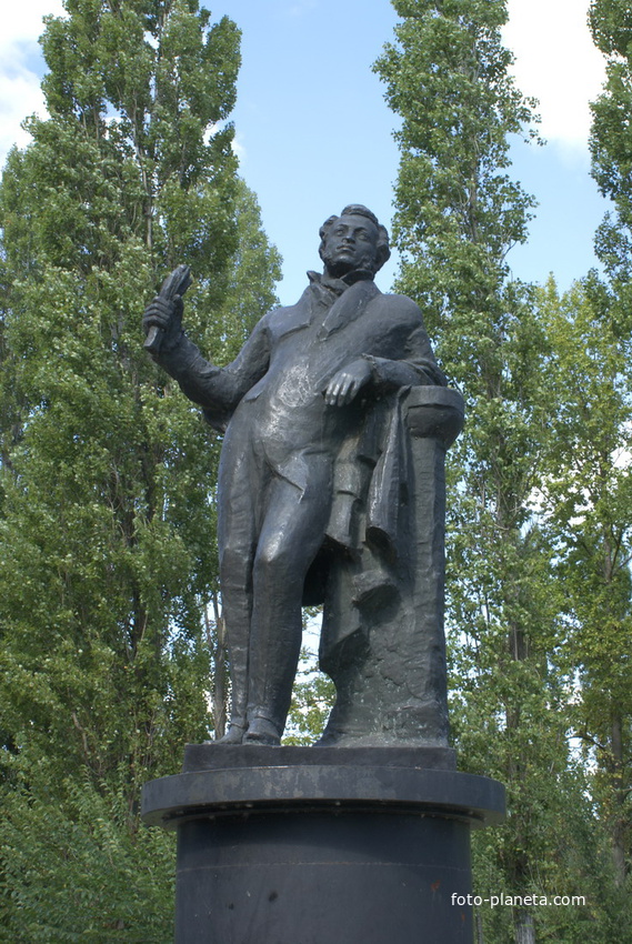 Памятник Пушкину в центральном парке