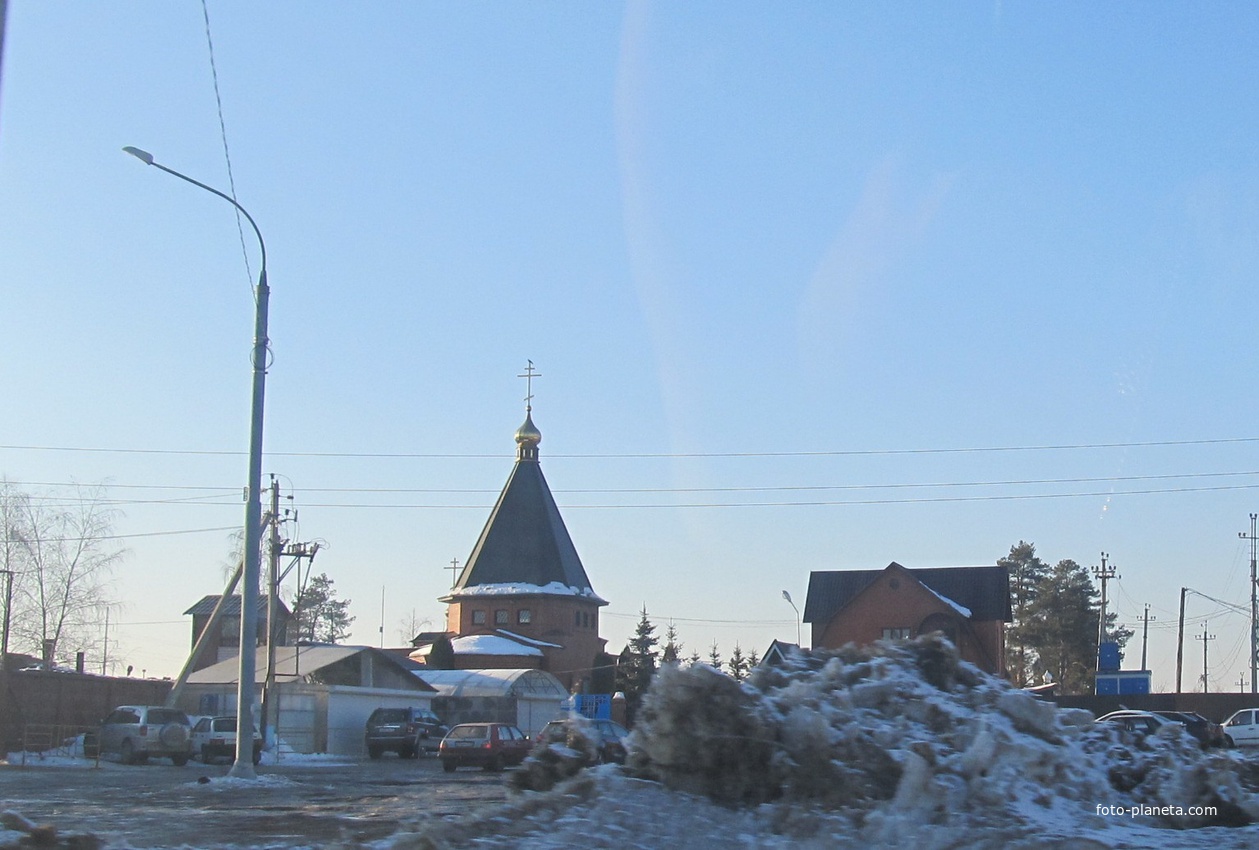 Вид на церковь Иннокентия, митрополита Московского с Калужского шоссе