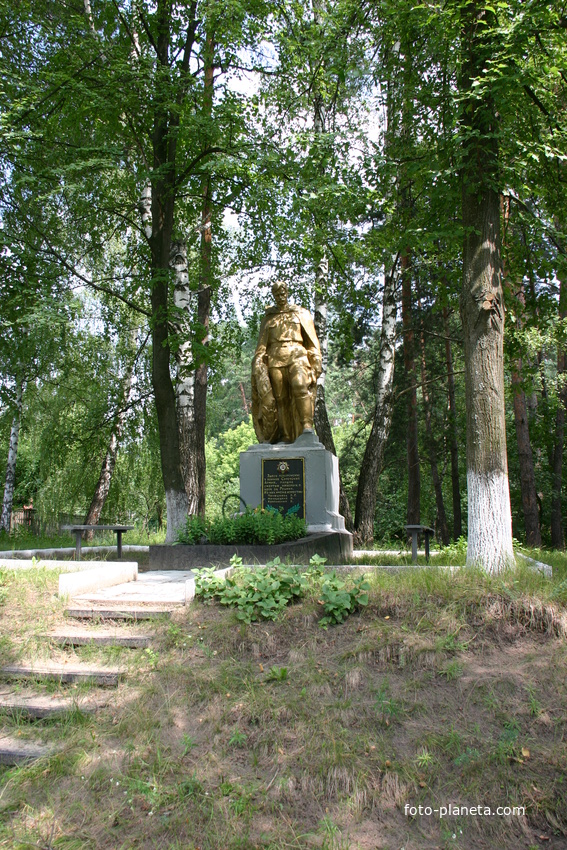 Памятник-захоронение воинов погибших в годы войны 1941-1945