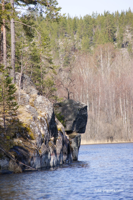 камень