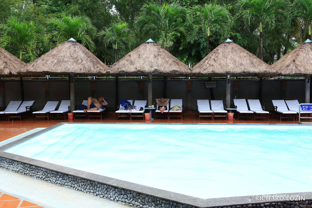 Горячий минеральный источник Тхап Ба