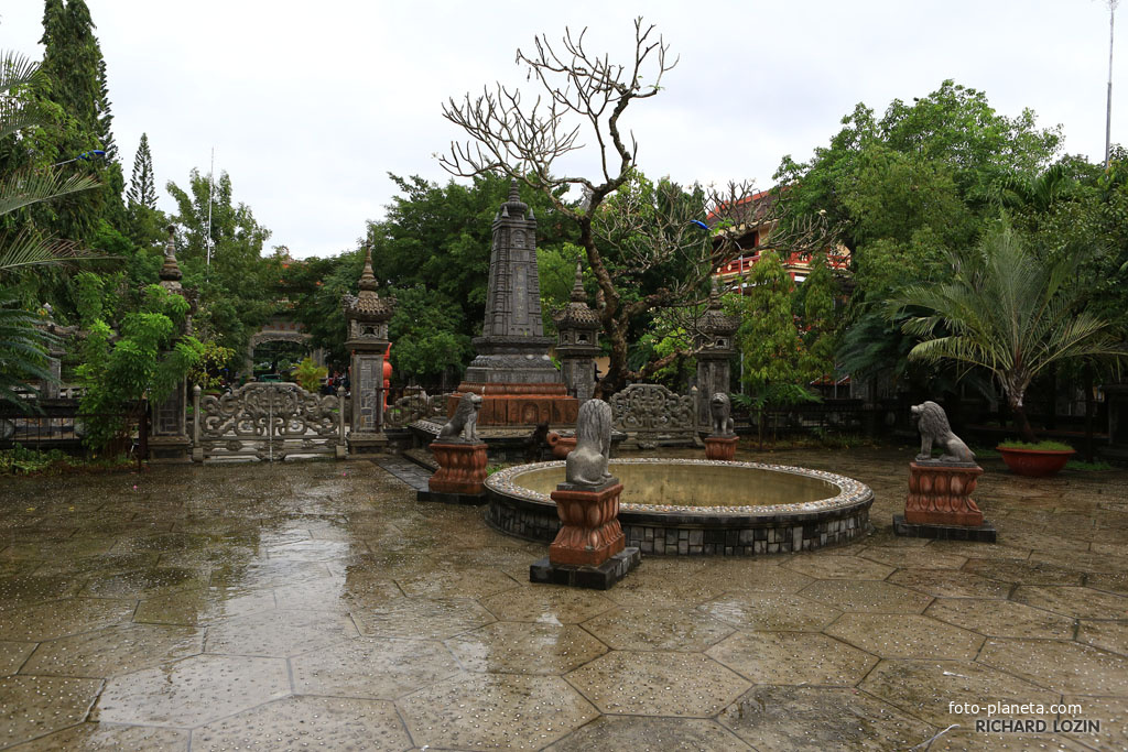 Long Sơn Pagoda