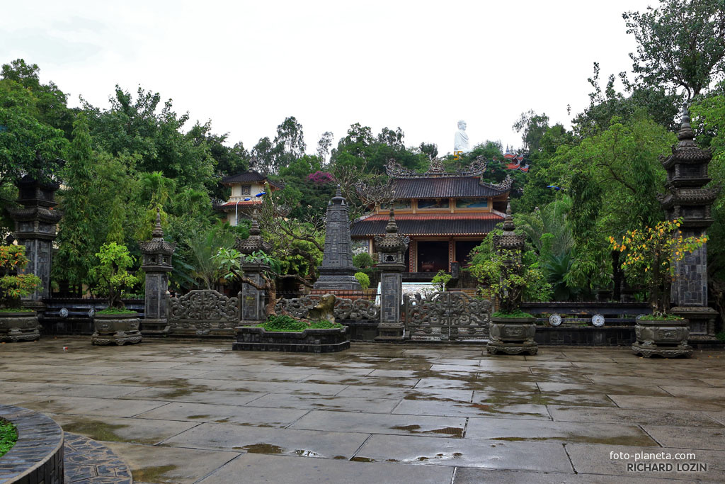 Long Sơn Pagoda