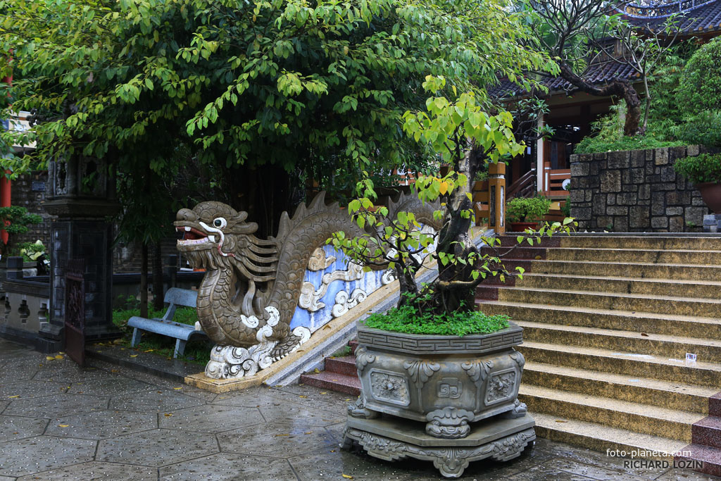 Long Sơn Pagoda