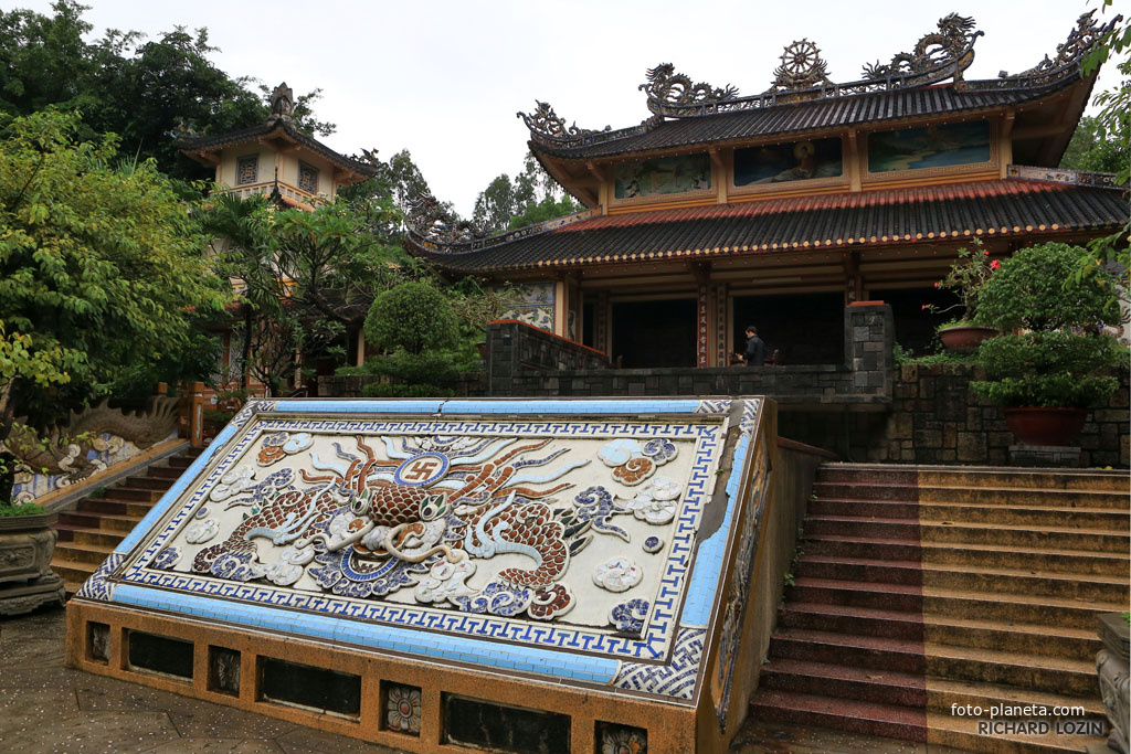 Long Sơn Pagoda