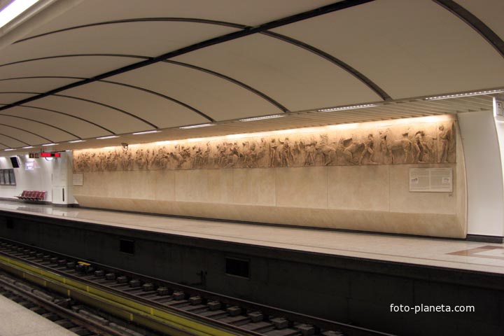 Станция метро &quot;AKROPOLI&quot; Реставрация северного фриза Парфенона