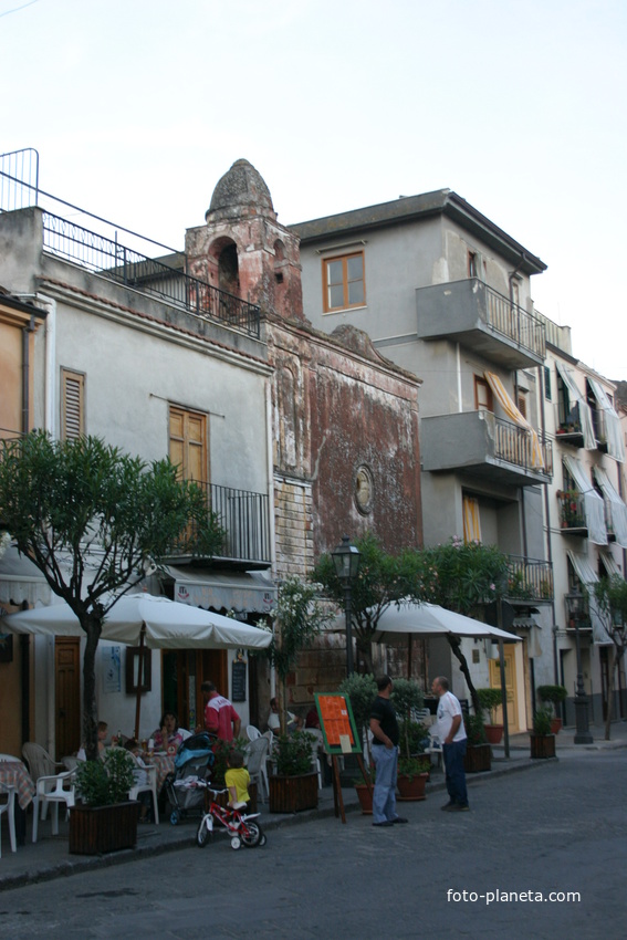 Via Sant&#039;Anna, Castelbuono, старая церковь