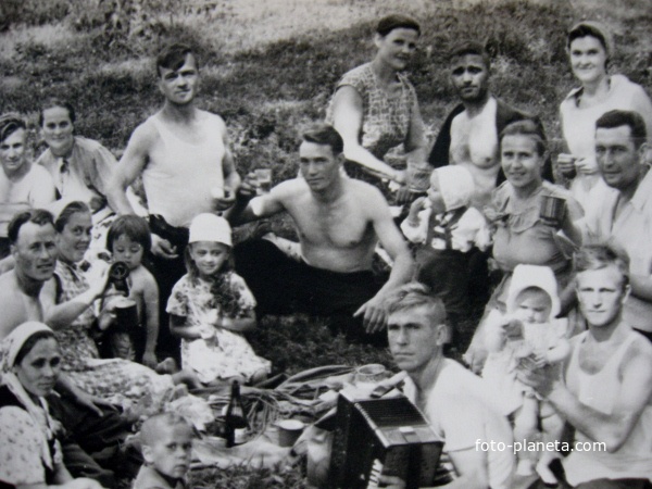 Кропачёво. 1961 год. Река Юрюзань. Семьи работников нефтеперекачки на отдыхе