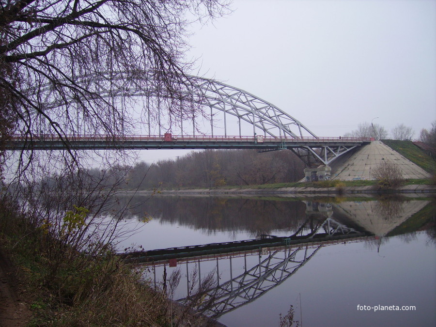 Вид на канал и мост в Дмитрове