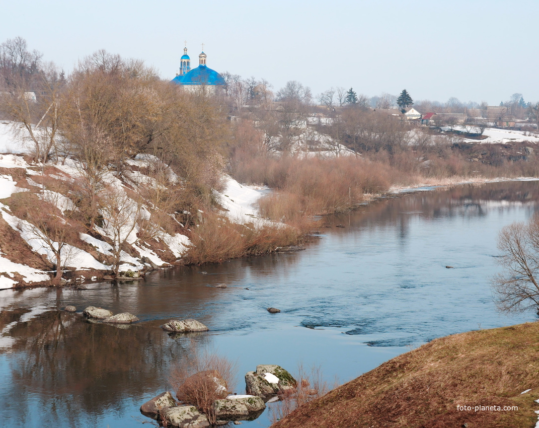 Случь ,а в далике церковь